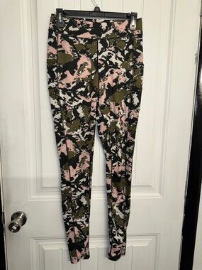 POP Fit Women's Leggings in Olive, Pink & Black Splatter Print